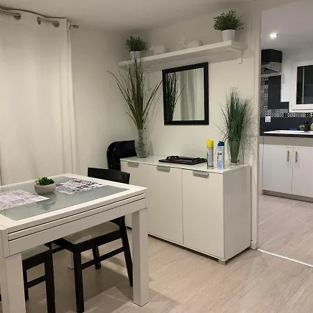 Charmente Dependance Proche Et Paris Holiday home Roissy-en-Brie